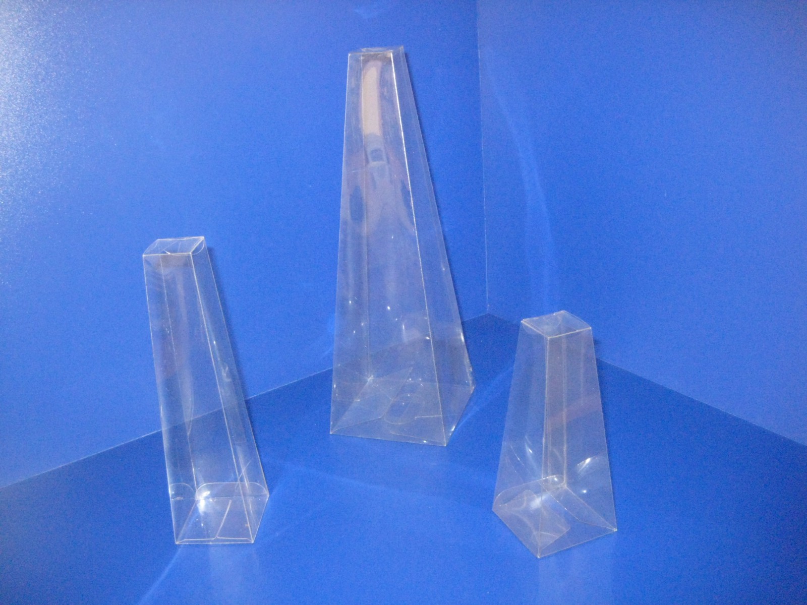 купить пластиковые прозрачные коробки пирамидки