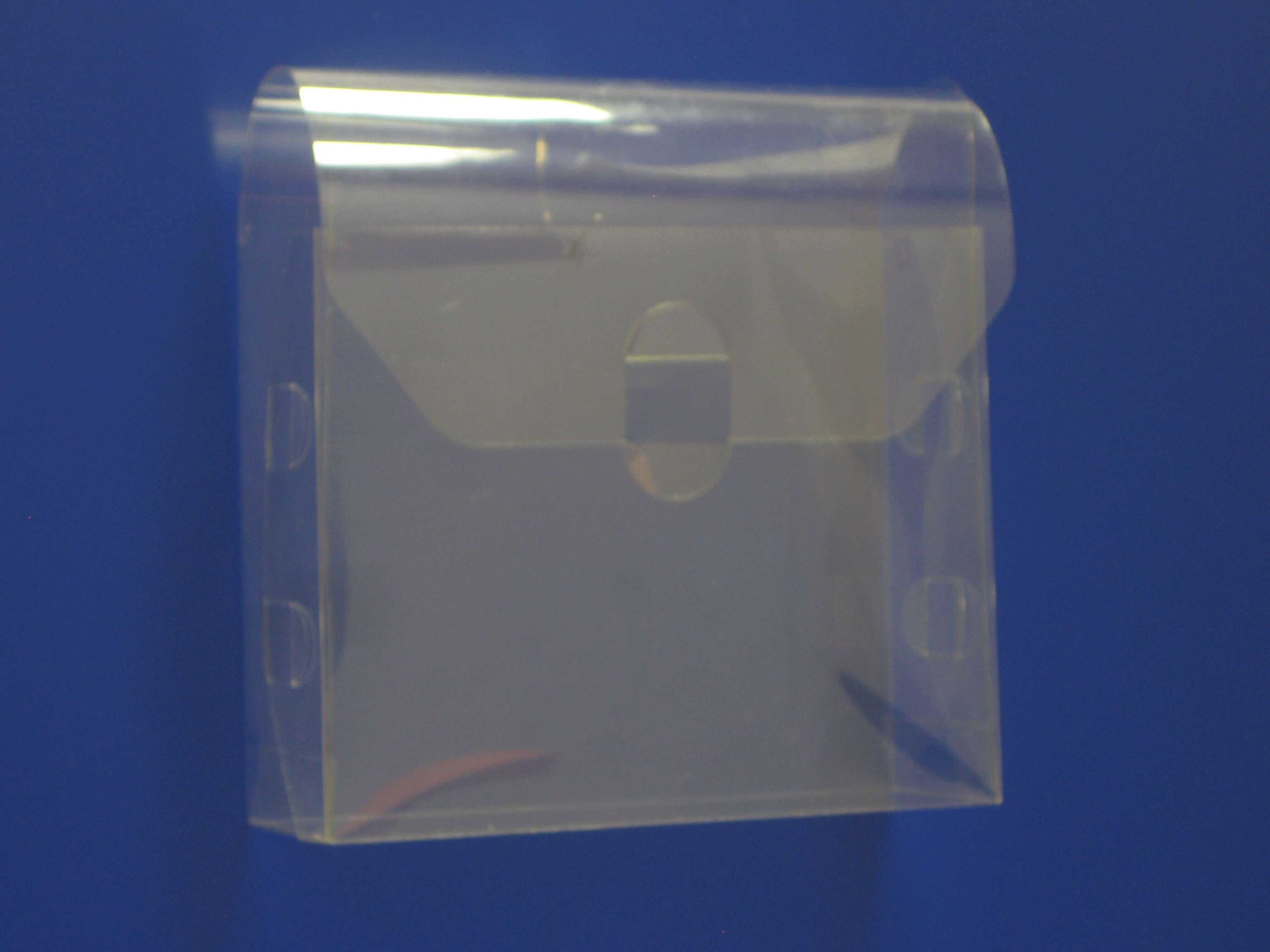 прозрачная коробка из пластика