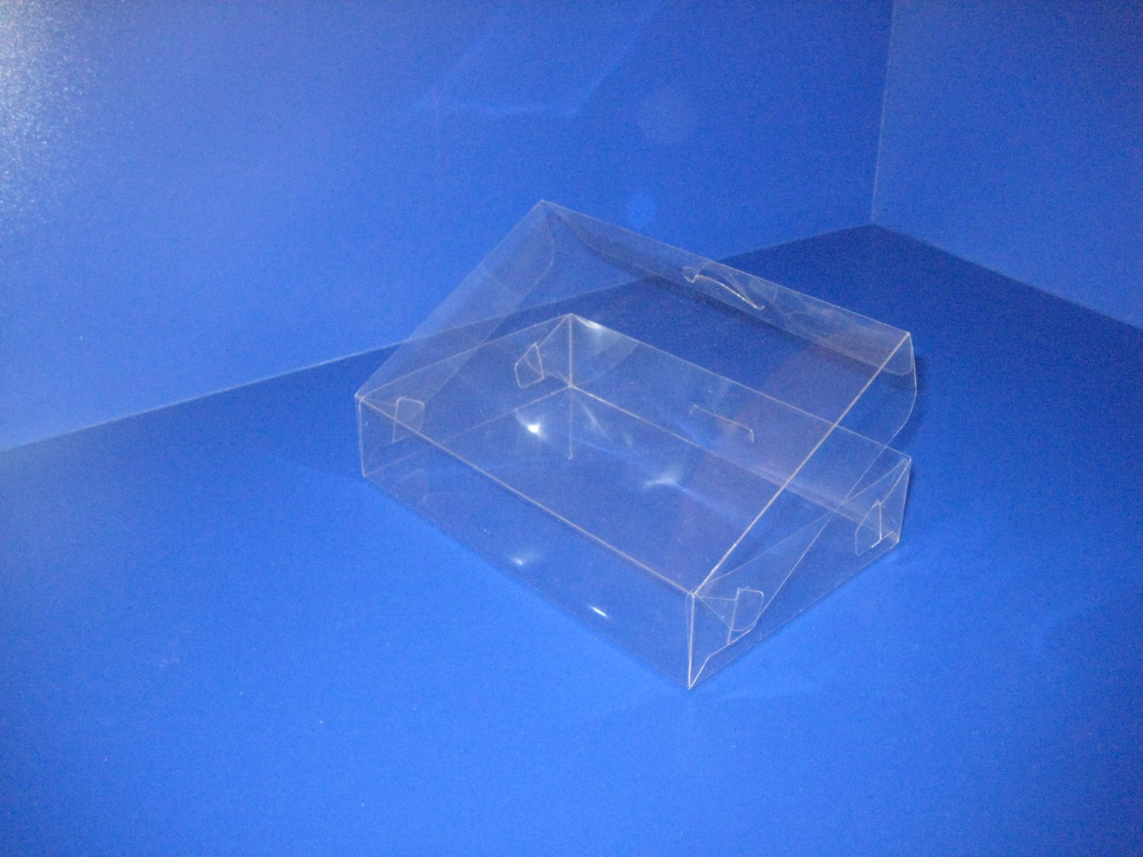 Прозрачная пластиковая коробка шкатулка